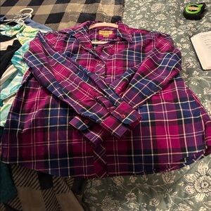EUC Gold Label Investments Petites Plaid Button-Up Shirt V NecK No Iron
